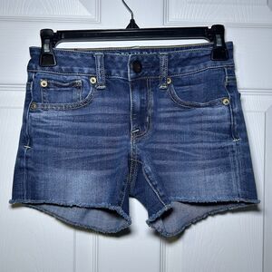 American Eagle Women’s Super Stretch AEO Medium Wash Denim Shorts Size 00 (26”)